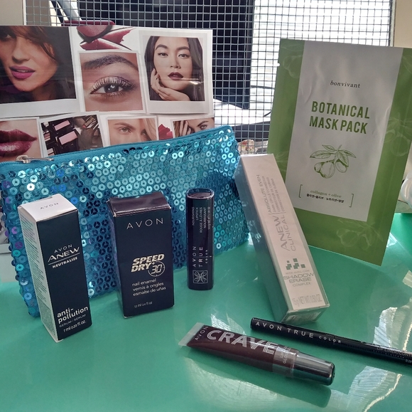 Avon's Beauty pack  (NTW) - Picture 1 of 4